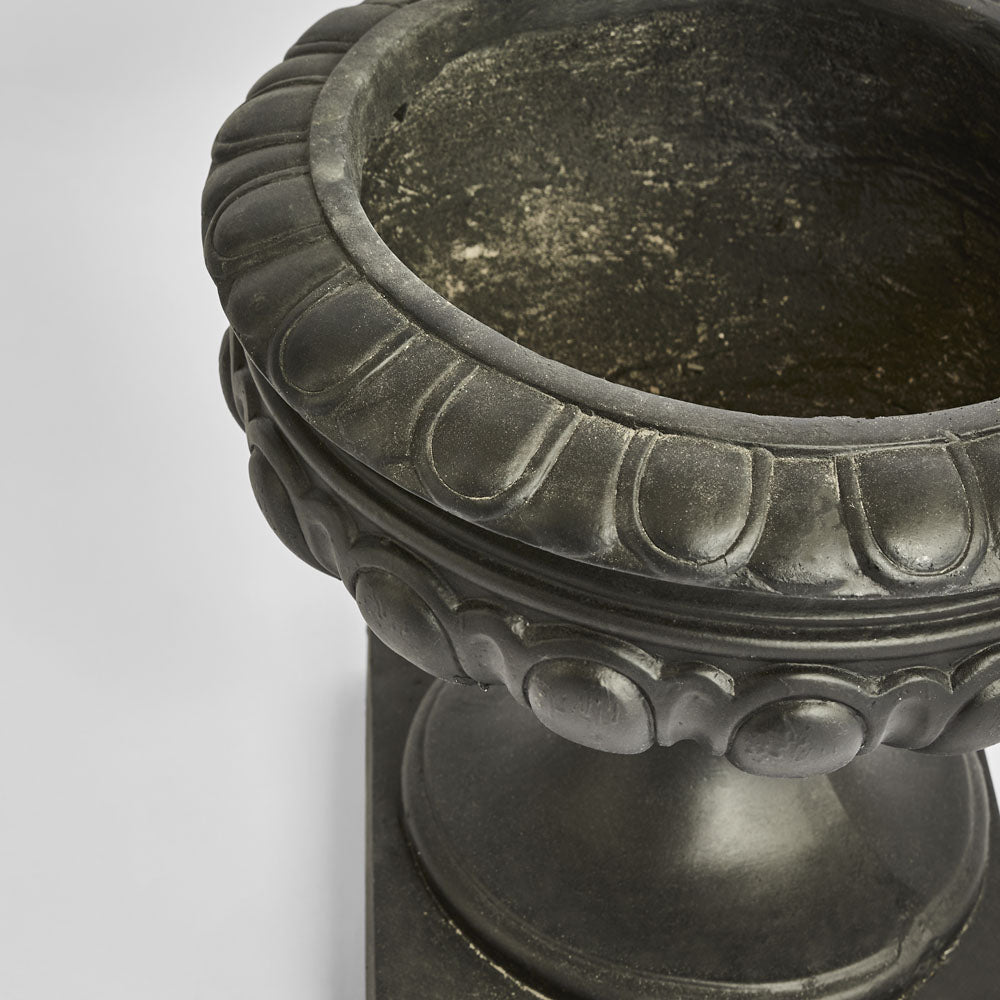 Rosette Wide Urn Black
