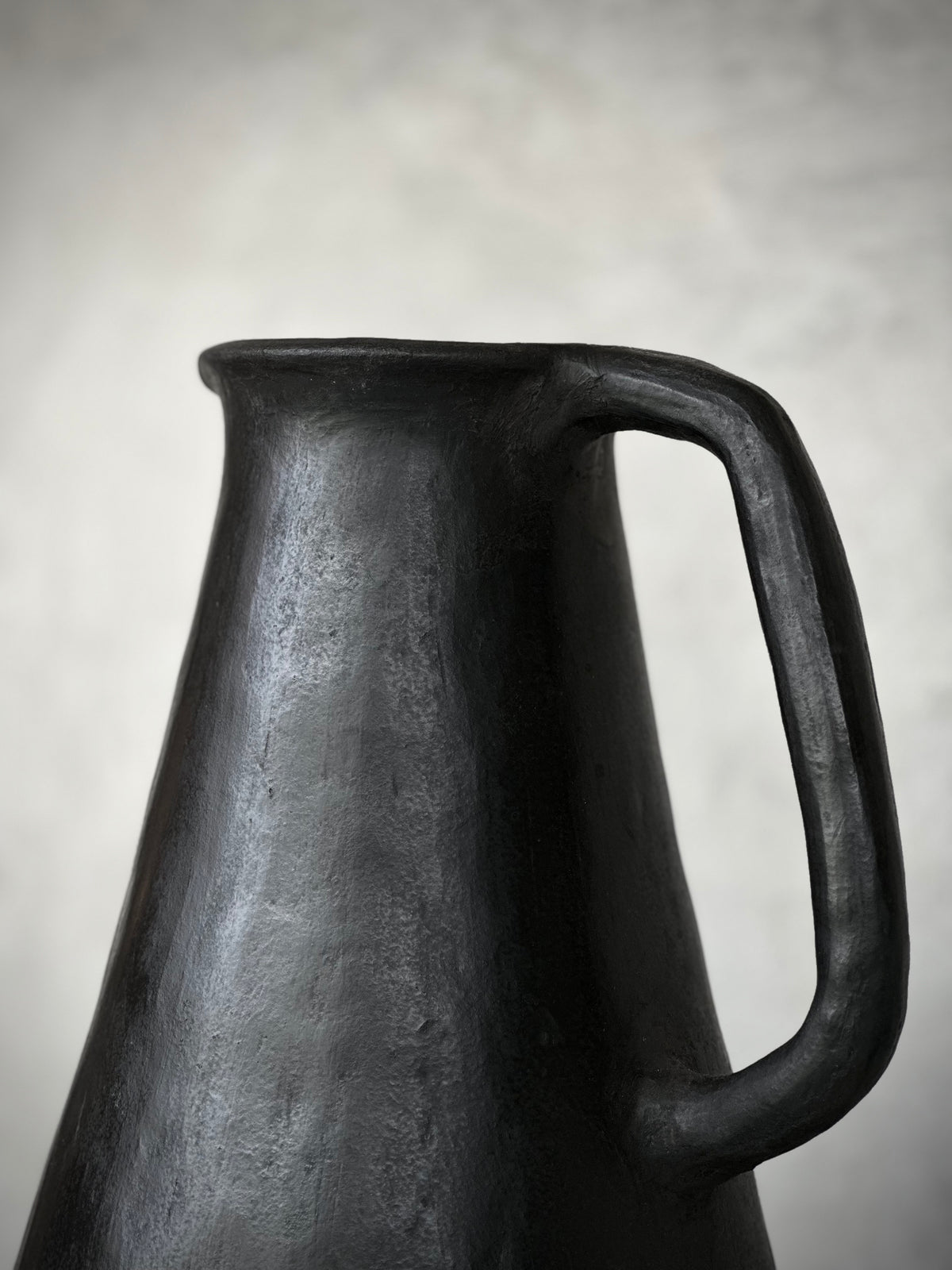 Lolo Decorator Jug Black