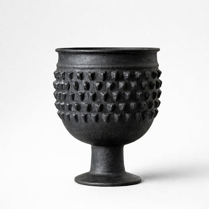 Iris Hobnail Urn Black
