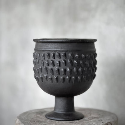 Iris Hobnail Urn Black
