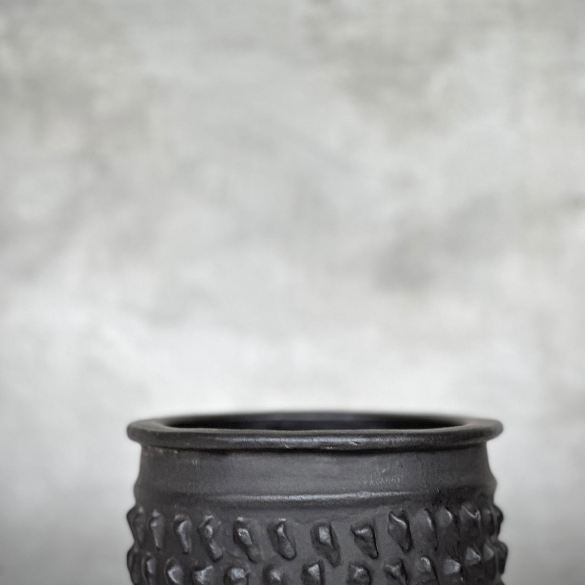 Iris Hobnail Urn Black