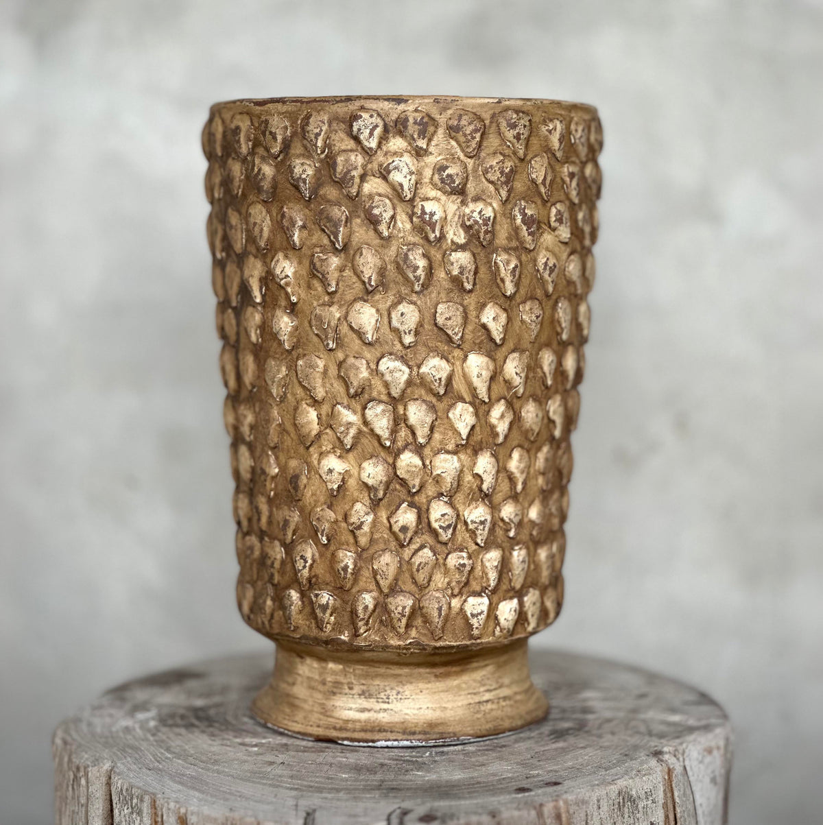 Iris Hobnail Pot Antique Ochre