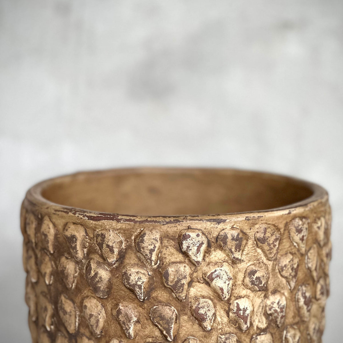 Iris Hobnail Pot Antique Ochre