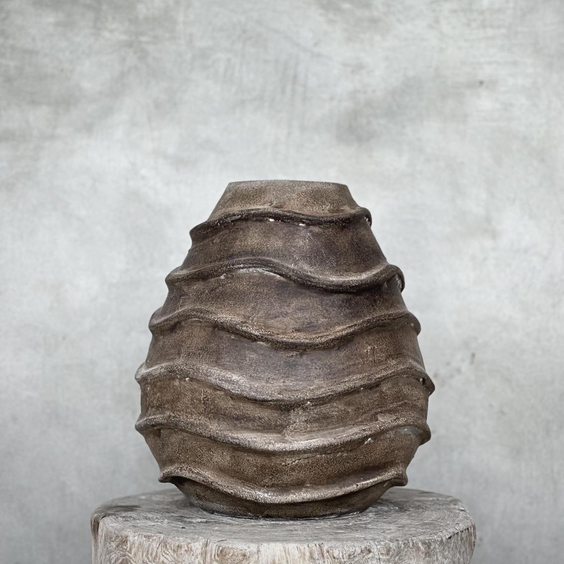 Rimba Short Vase Antique Dark Brown