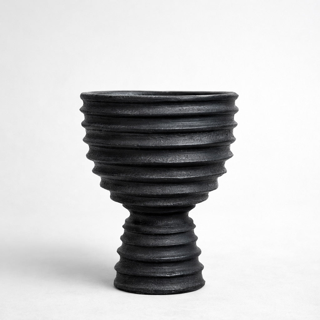 Monge Urn Black