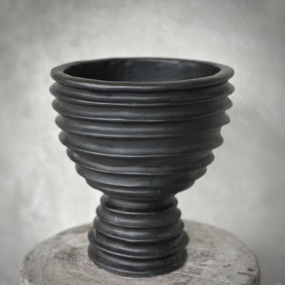 Monge Urn Black