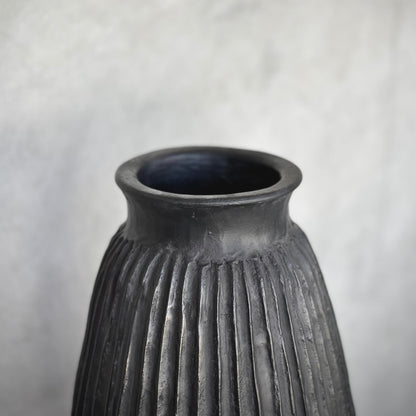 Manto Vase Black