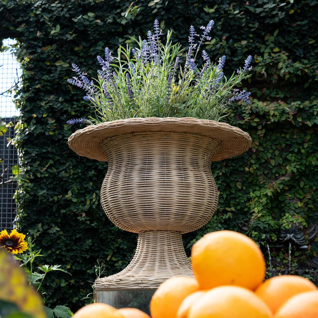 WICKER URN