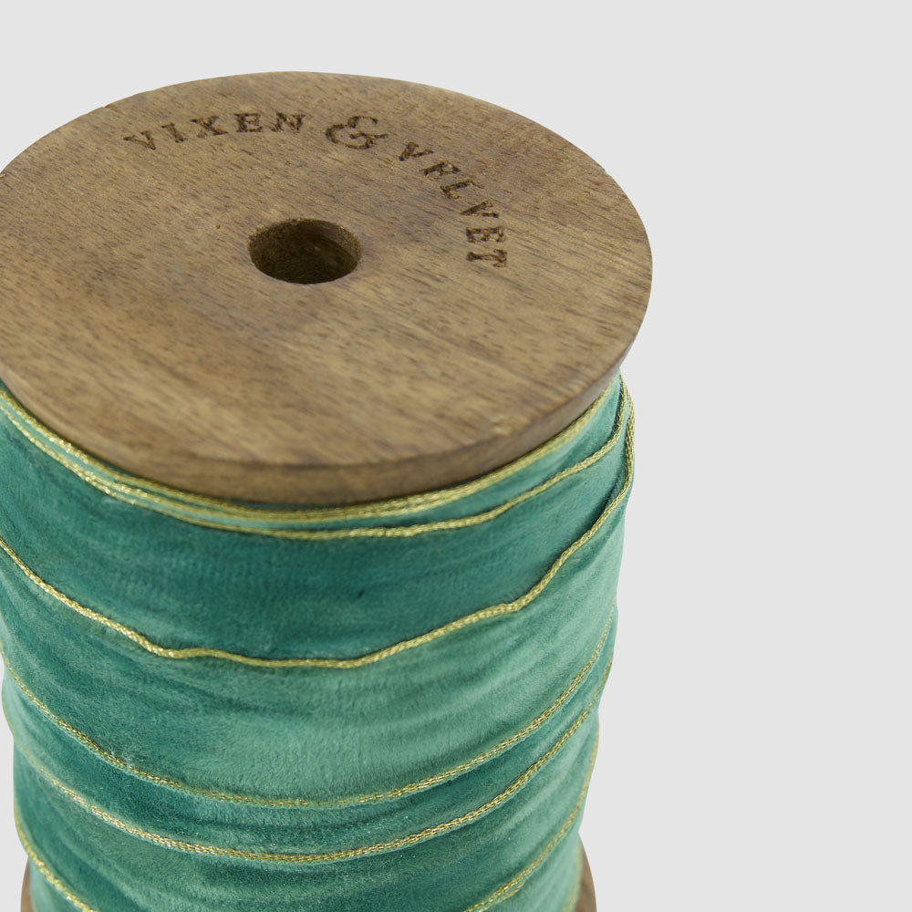 Velvet Ribbon Roll w. Gold Trim Emerald Green 20mm x 10m